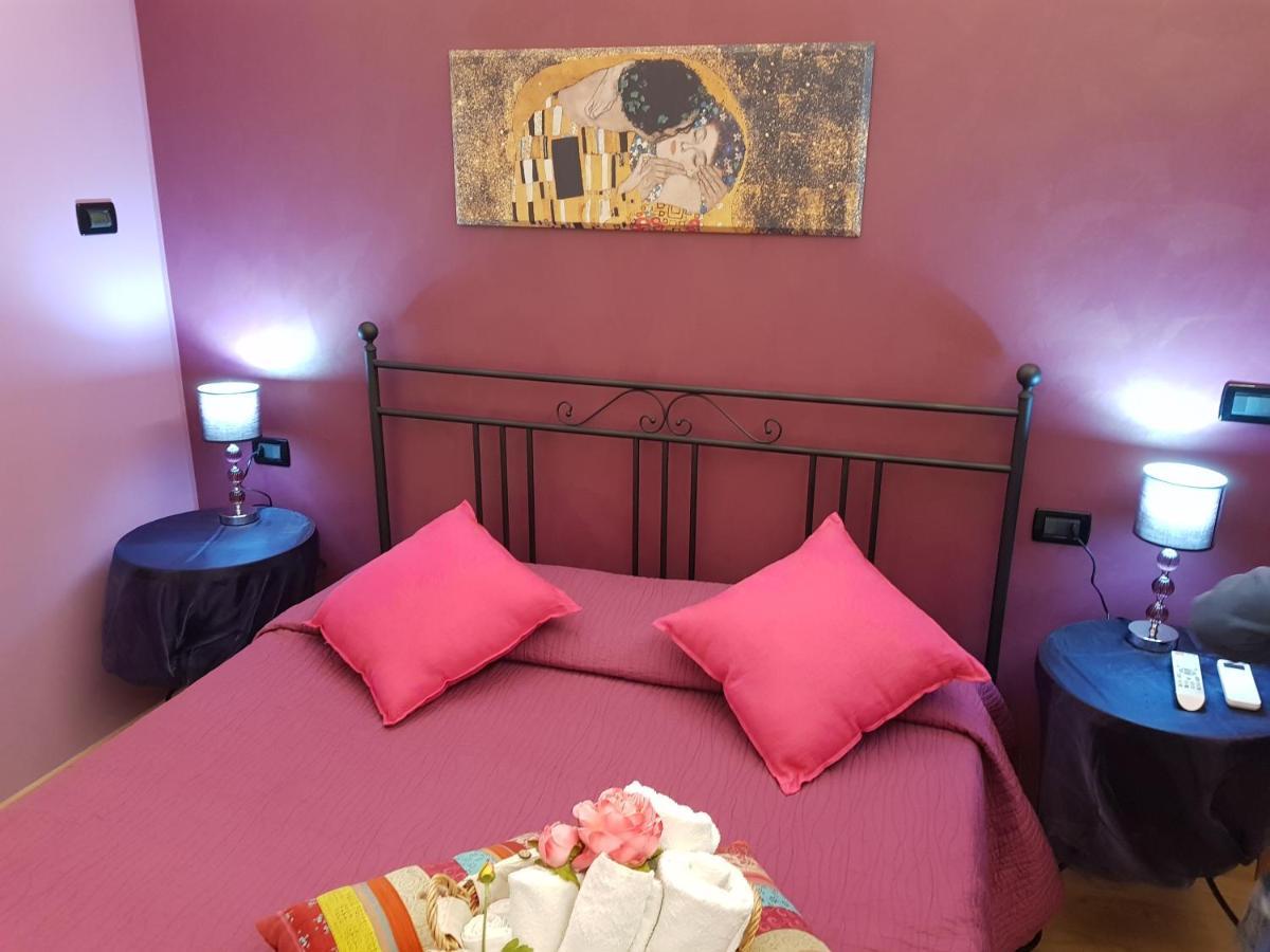 ピエトラ・リーグレ Ghiro Ghiotto Bed & Breakfast エクステリア 写真